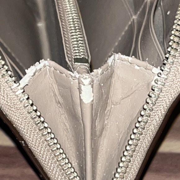 COACH LEATHER ACCORDIAN ZIP WALLET - Picture 9 of 16